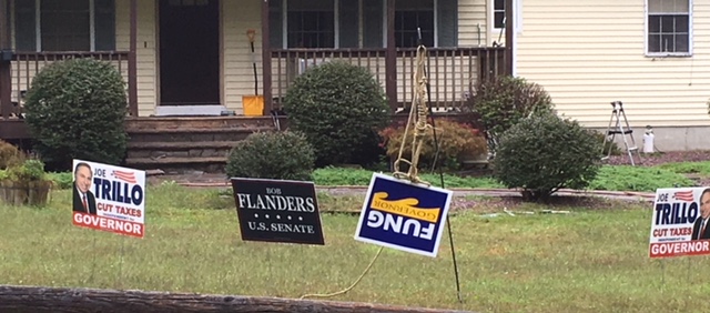 A noose was used to display an Allan Fung sign in Chepachet. The display was later taken down.