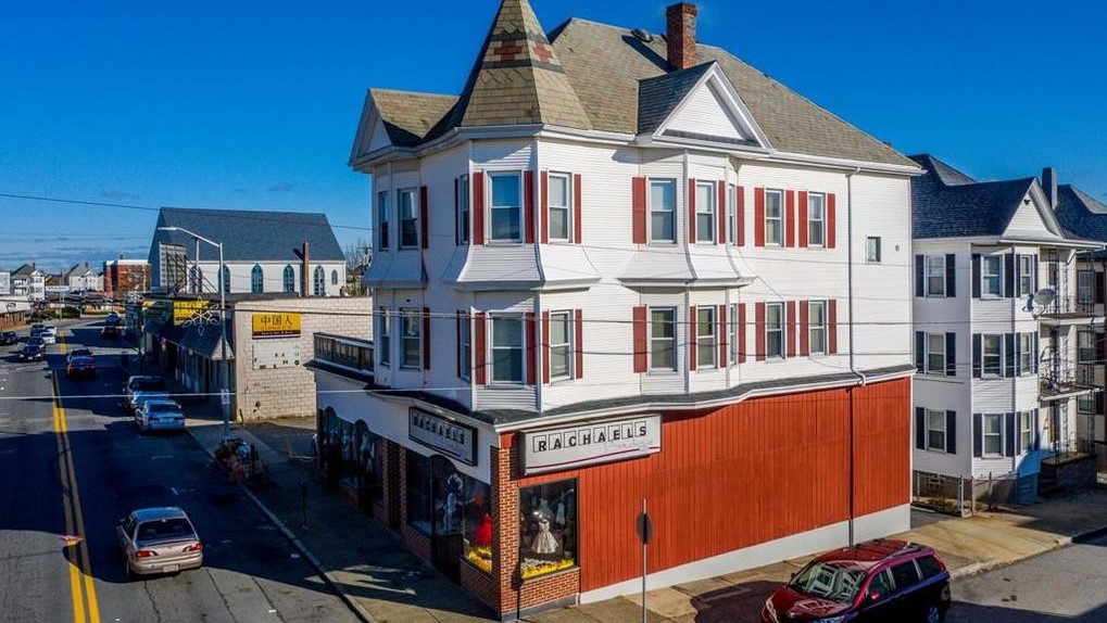 Businesses on Acushnet Ave. in New Bedford.
