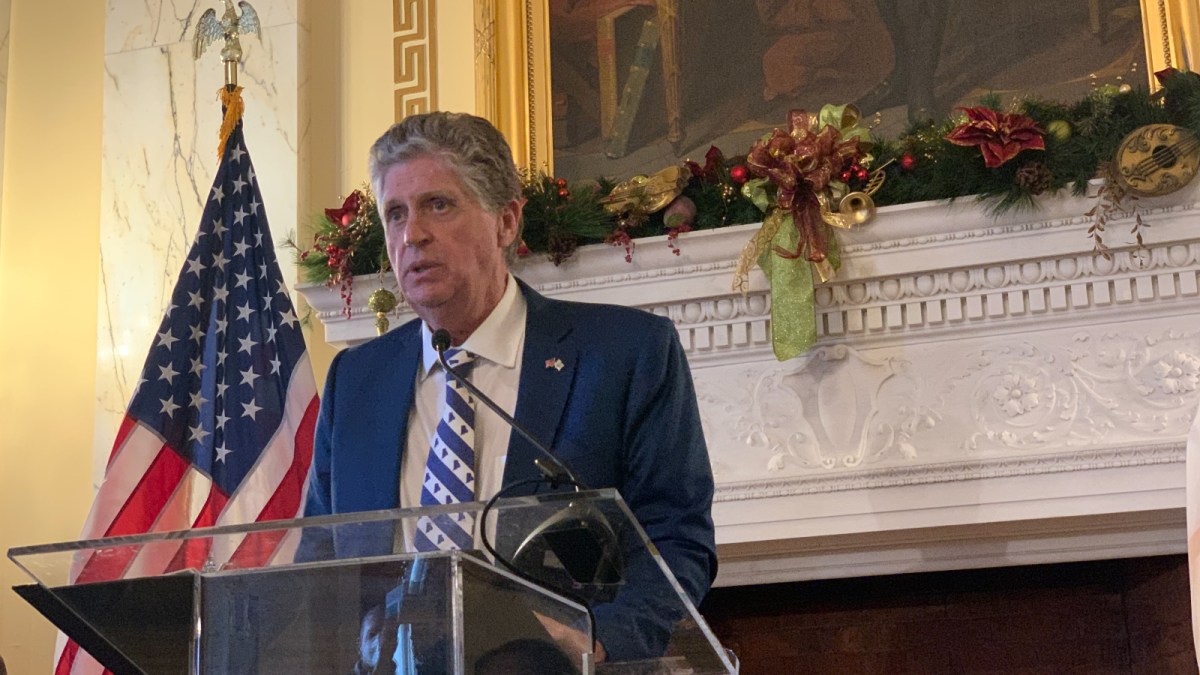 Gov. Dan McKee announces new indoor mask mandate Dec. 15, 2021