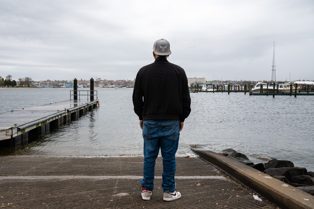 Rodrigo se mudó de El Salvador a la ciudad costera de New Bedford, MA en 2021 cuando tenía 16 años.