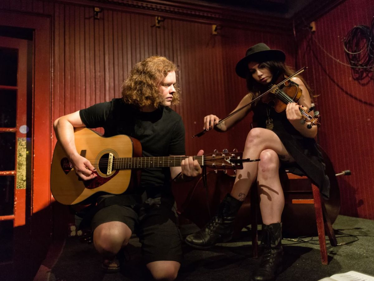 Keith McCurdy playing acoustic guitar and Diane O'Connor playing violin